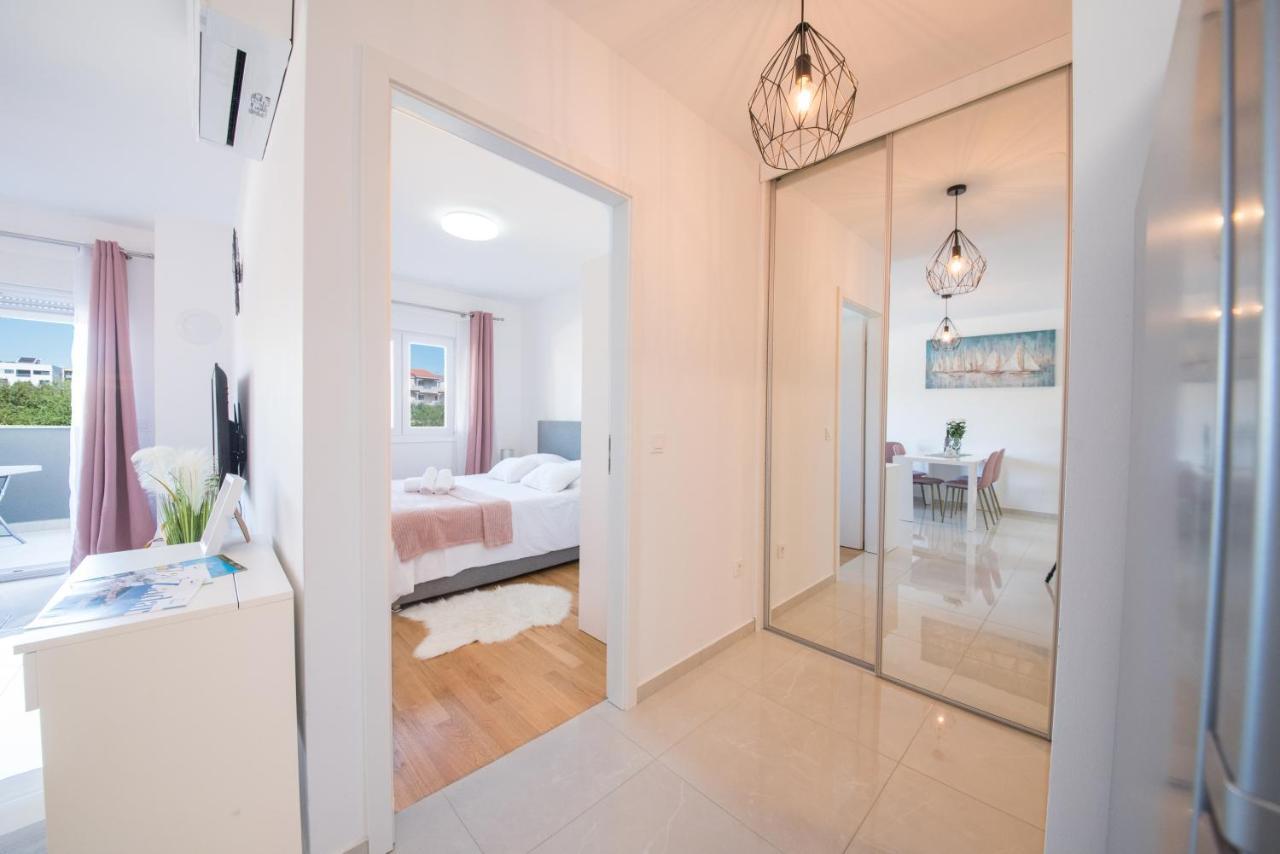 Romanca Zara Esterno foto
